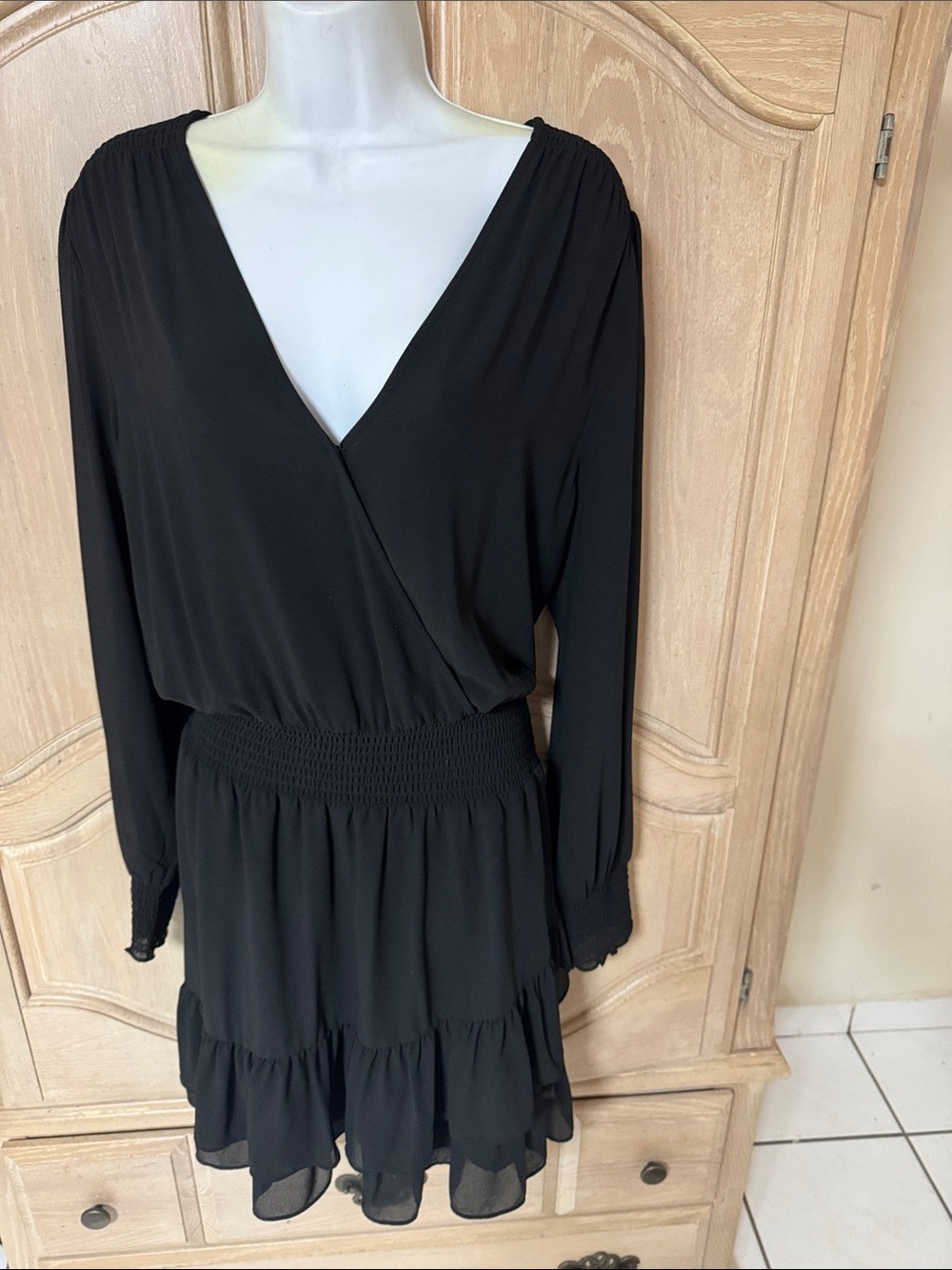 NEW MICHAEL Michael Kors Black Long-Sleeve Smocked Waist Tiered Dress - Picture 3 of 11
